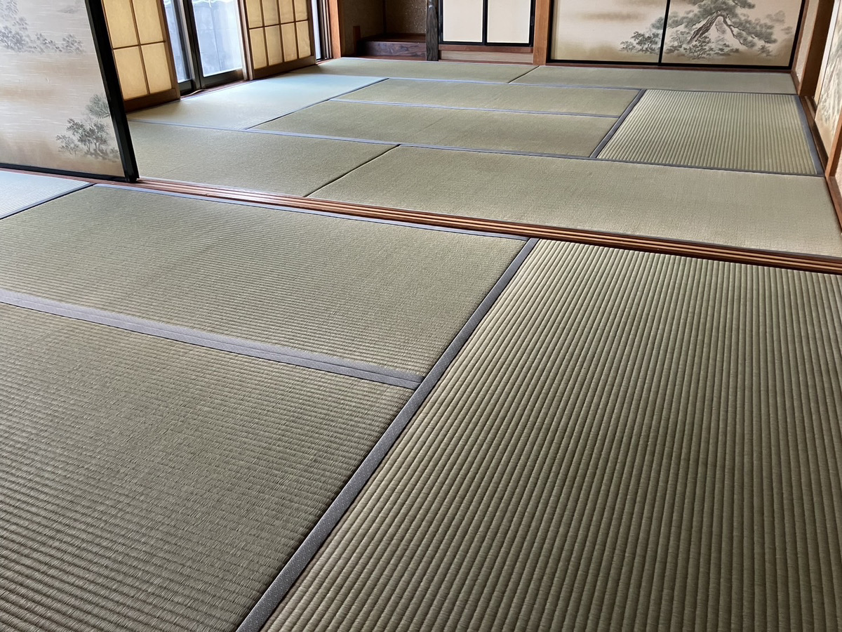 菰野町杉谷で畳表替え